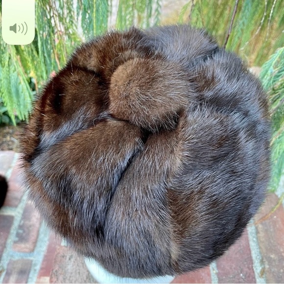 Mink Fur Hat and Scarf - Picture 5 of 6